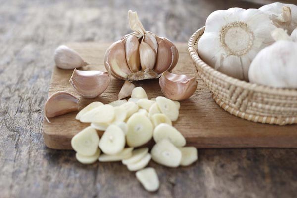 Mang tỏi để xua đuổi điều không may Mang tỏi để xua đuổi điều không may
